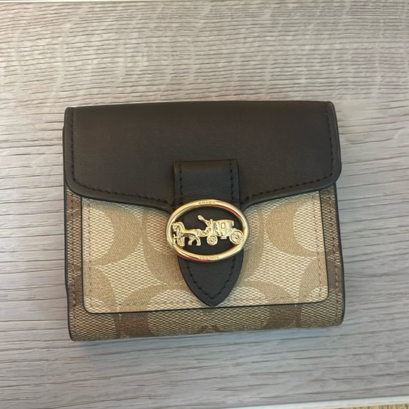 Coach New Small Wallet In Signature Canvas - Picture 2 of 10